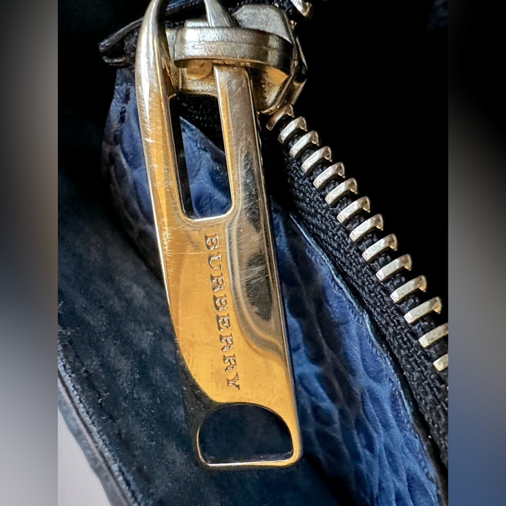Burberry | Dewsbury Blue Leather Tote Bag - Picture 11 of 16